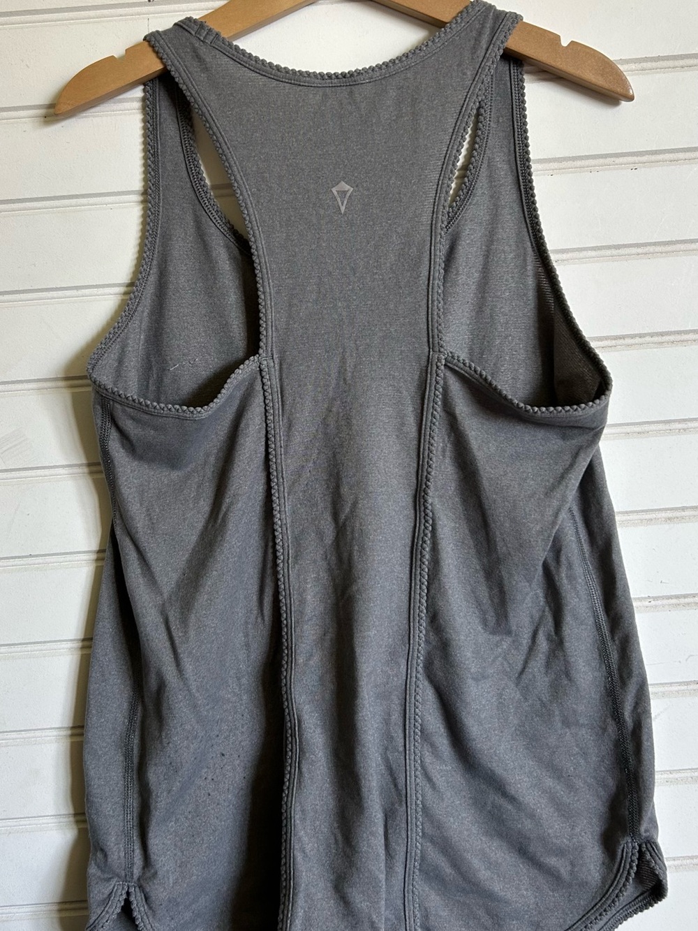 IVIVVA by LULULEMON girls size 8 tank